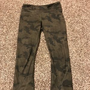 Cropped Camo lululemon leggings